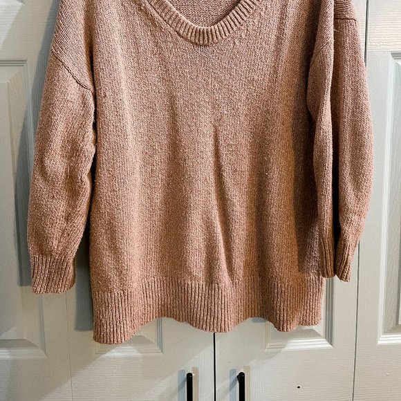 Old Navy Women's V-Neck Sweater in Tan - Picture 3 of 3